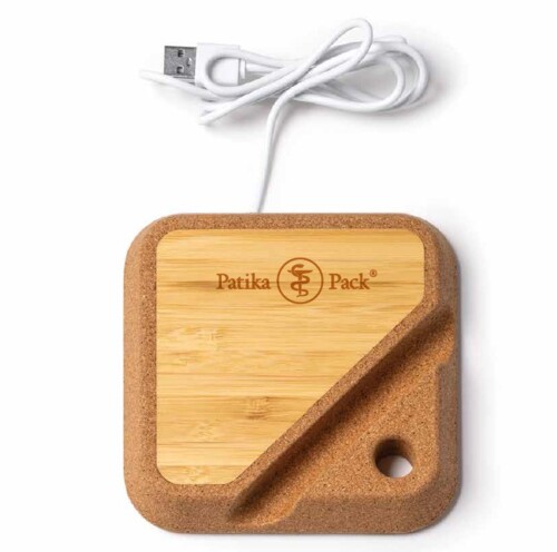 Bambuszból és parafából készült kombinált 10 W-os vezeték nélküli töltő; PatikaPack logóval - 1x